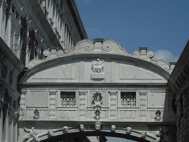 Photo by girochantal puente de los suspiros venecia